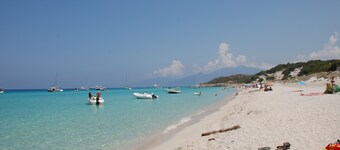  Alquiler de verano en Córcega con piscina privada y juegos para niños