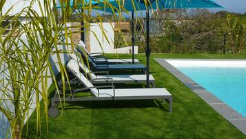 Alberca al aire libre y alberca climatizada