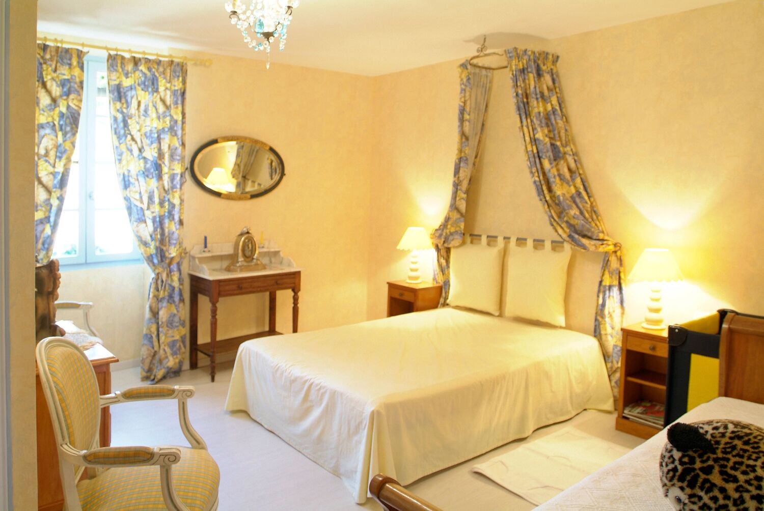 6 bedrooms, iron/ironing board, internet