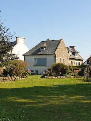Exterior - Pretty house 6/8 people - Magnificent sea view, located 300m from the sea. (l'armor pleubian)
