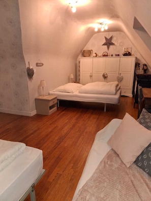 3 bedrooms, desk, iron/ironing board, free WiFi - Pretty house 6/8 people - Magnificent sea view, located 300m from the sea. (l'armor pleubian)