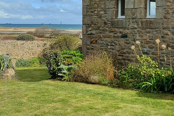 Jardin devant la maison (vue mer)