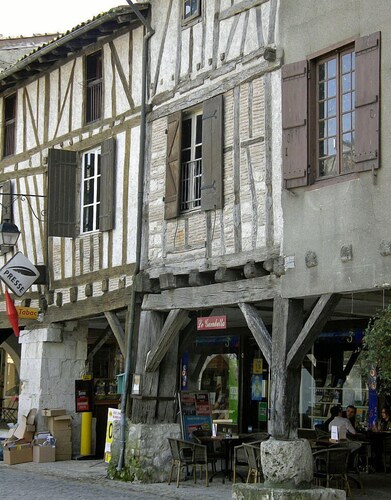 A wooden chalet in the heart of purple Perigord