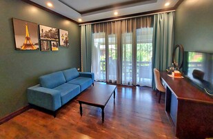 Caja de seguridad en la habitación, escritorio y cortinas blackout 