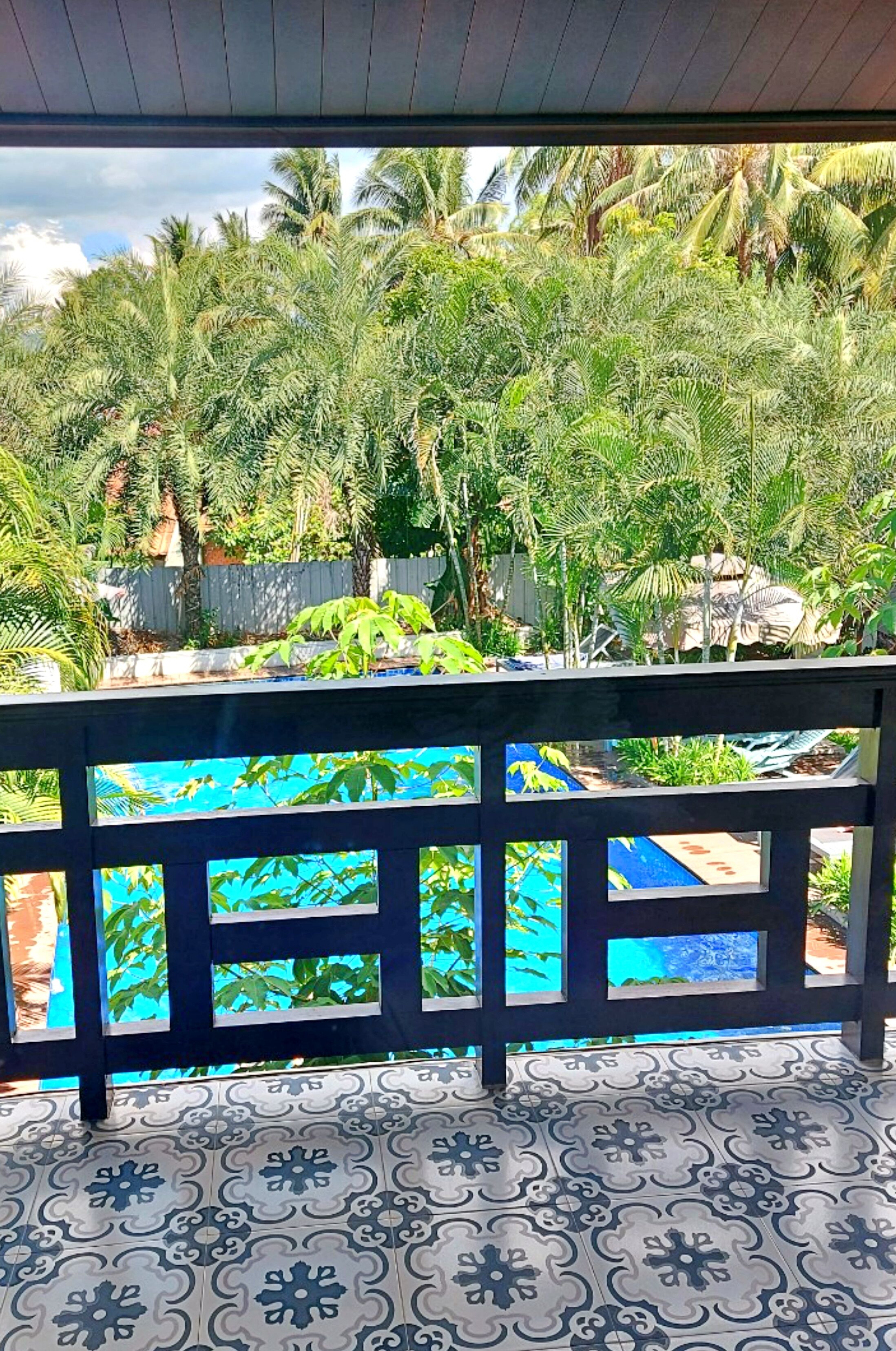 luxury double room, 1 king bed, pool view | in-room safe, desk, blackout curtains, soundproofing