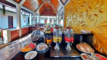 Breakfast, lunch, dinner served; local cuisine