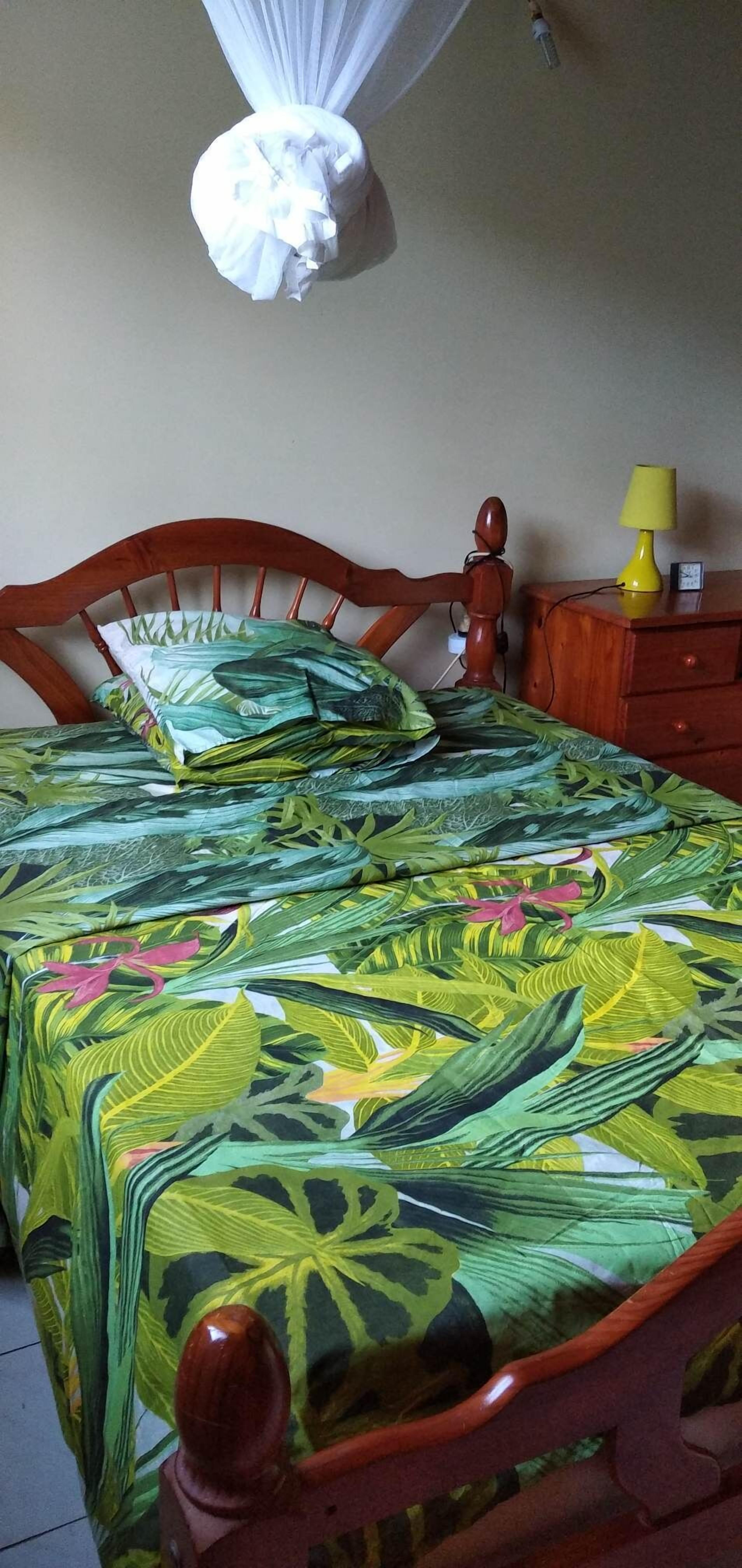 2 chambres, fer et planche à repasser, draps fournis