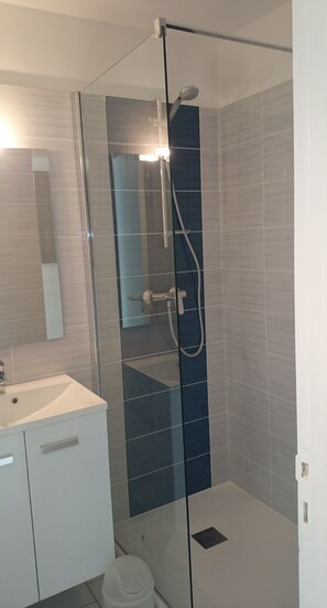 Een douche, een haardroger
