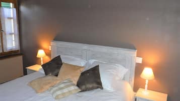 3 bedrooms, iron/ironing board, free WiFi, bed sheets