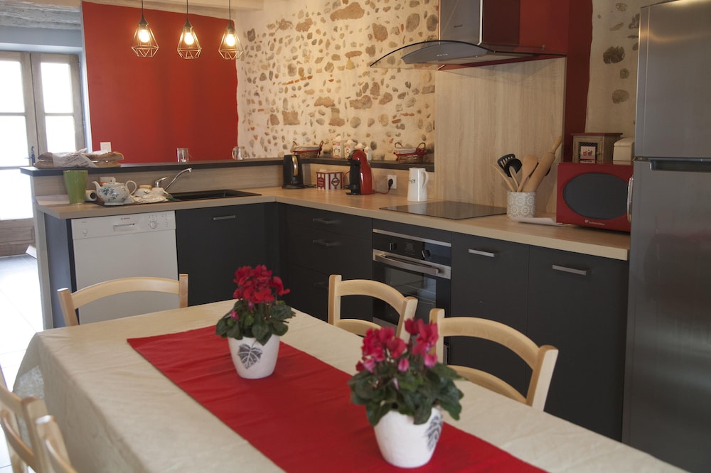 Gîte for 8 people in Mirepoix in the heart of the medieval city