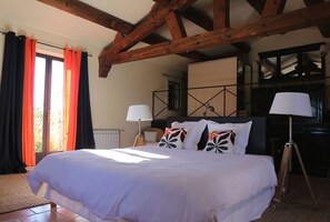 4 Schlafzimmer, Schreibtisch, Bügeleisen/Bügelbrett, Reisekinderbett