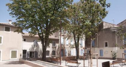 Agréable maison de village spacieuse et ensoleillée en centre ville