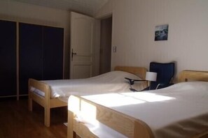 2 Schlafzimmer, Schreibtisch, Bügeleisen/Bügelbrett, kostenloses WLAN