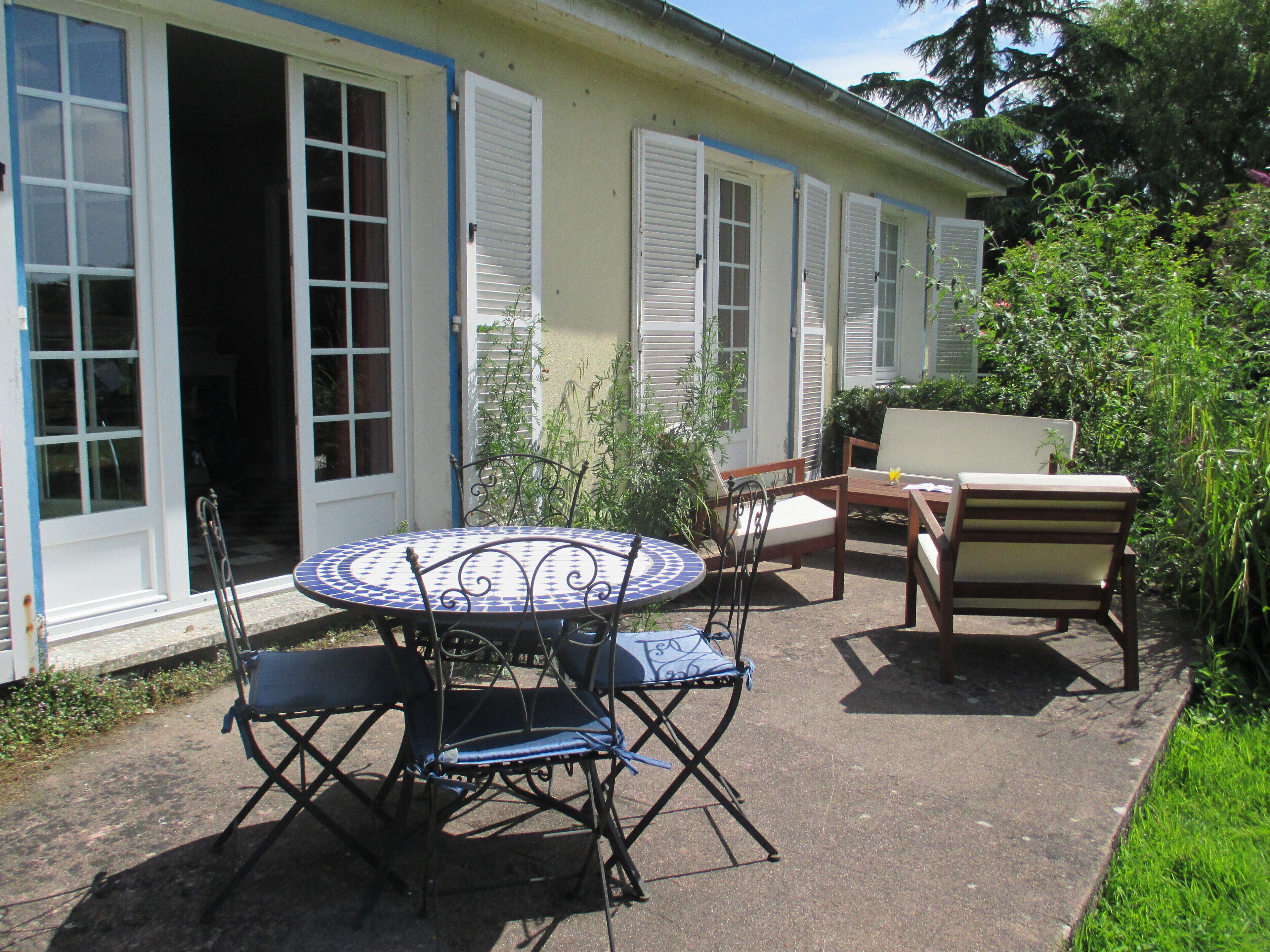 Storey house, sunny, in a quiet driveway
