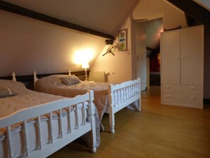 2 chambres, fer et planche à repasser, lit parapluie, Wi-Fi gratuit