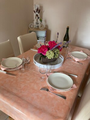 Dining - Gite 4 pers with swimming pool near Cabourg ( Calvados)- quiet and nature. dog ok (Beaufour-Druval)