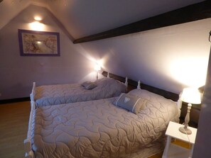 2 bedrooms, iron/ironing board, travel cot, free WiFi - Gite 4 pers with swimming pool near Cabourg ( Calvados)- quiet and nature. dog ok (Beaufour-Druval)