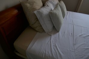 5 bedrooms, desk, iron/ironing board, free WiFi