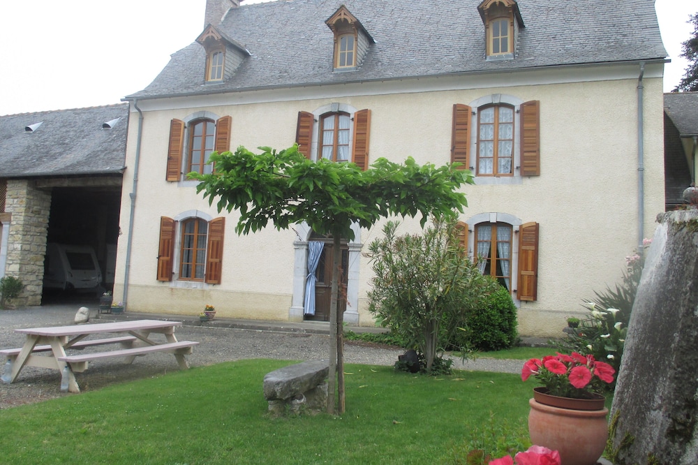 Large 19th century character house.