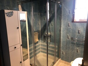 Dusche, Haartrockner, Bidet
