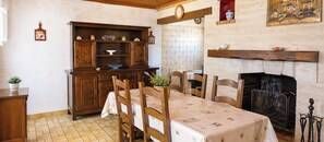 Dining - House 2⭐️ with terrace and garden-Parking & pets-Bike paths and beaches (Le Grand-Village-Plage)