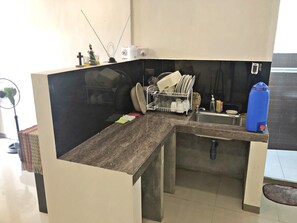 Private kitchenette - Wyne’s Hometel Villa (Daraga)