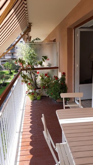 Outdoor dining - 200 M FROM ROQUEBRUNE CAP MARTIN BEACH (Roquebrune-Cap-Martin)