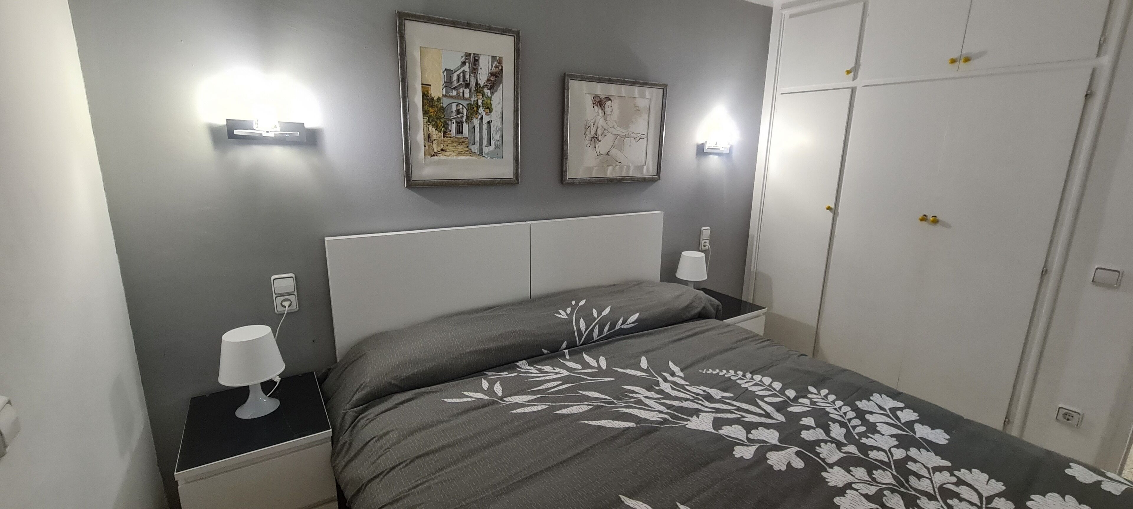 2 chambres, coffres-forts dans les chambres, Wi-Fi, draps fournis