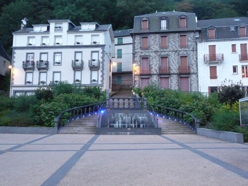  APPT. CENTRE VILLE (6 à 7 PERSONNES) 3 chambres/2.S.eau/2 WC