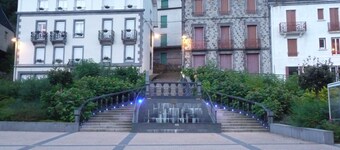  APPT. CITY CENTER (6 to 7 PEOPLE) 3 bedrooms / 2. Water / 2 toilets