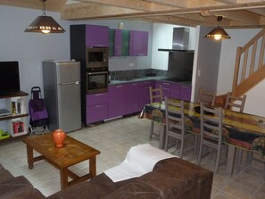 Interior -  APPT. CITY CENTER (6 to 7 PEOPLE) 3 bedrooms / 2. Water / 2 toilets (Mont-Dore)