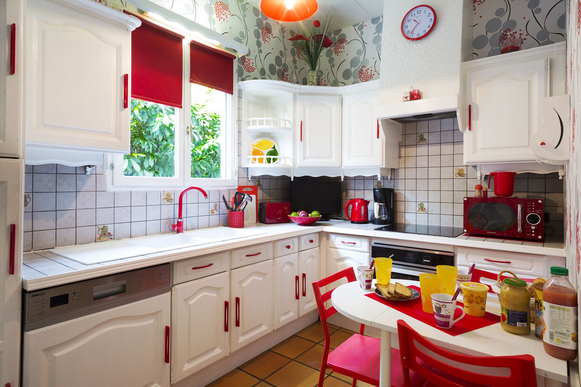 Refrigerador, microondas, horno, placa de cocina