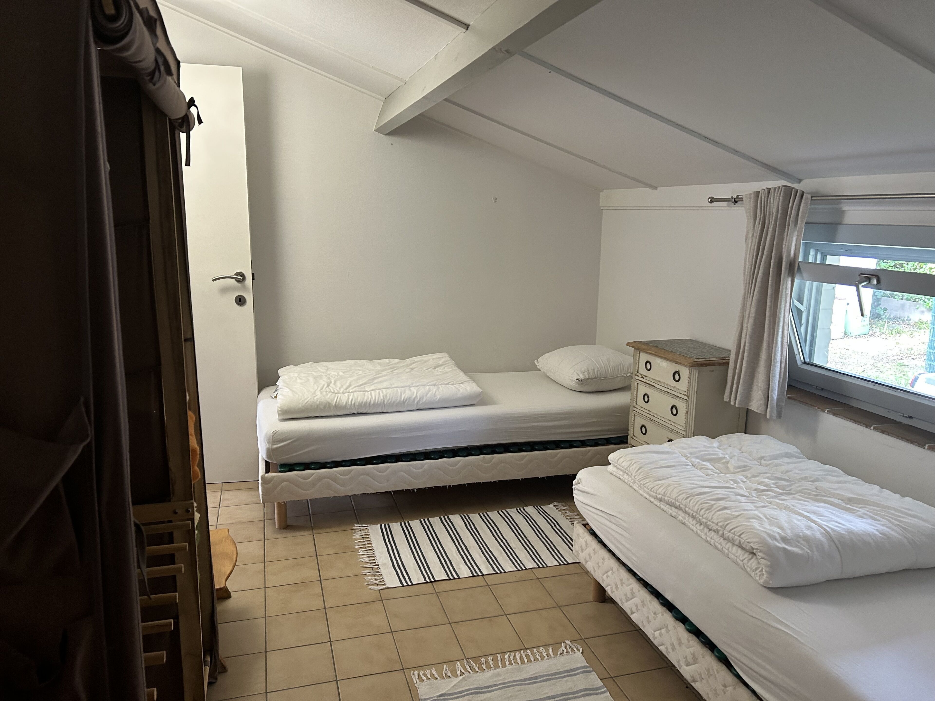 3 bedrooms, iron/ironing board, free WiFi