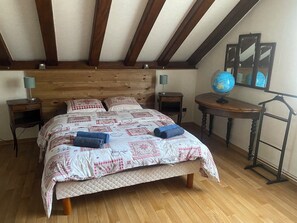4 bedrooms, iron/ironing board, free WiFi, bed sheets