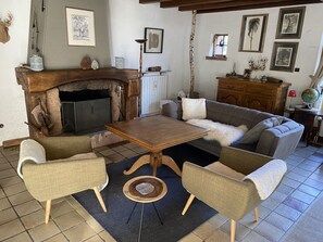 TV, fireplace, DVD player, table tennis - COMFORTABLE VOSGIAN FARM (Colroy-la-Roche)