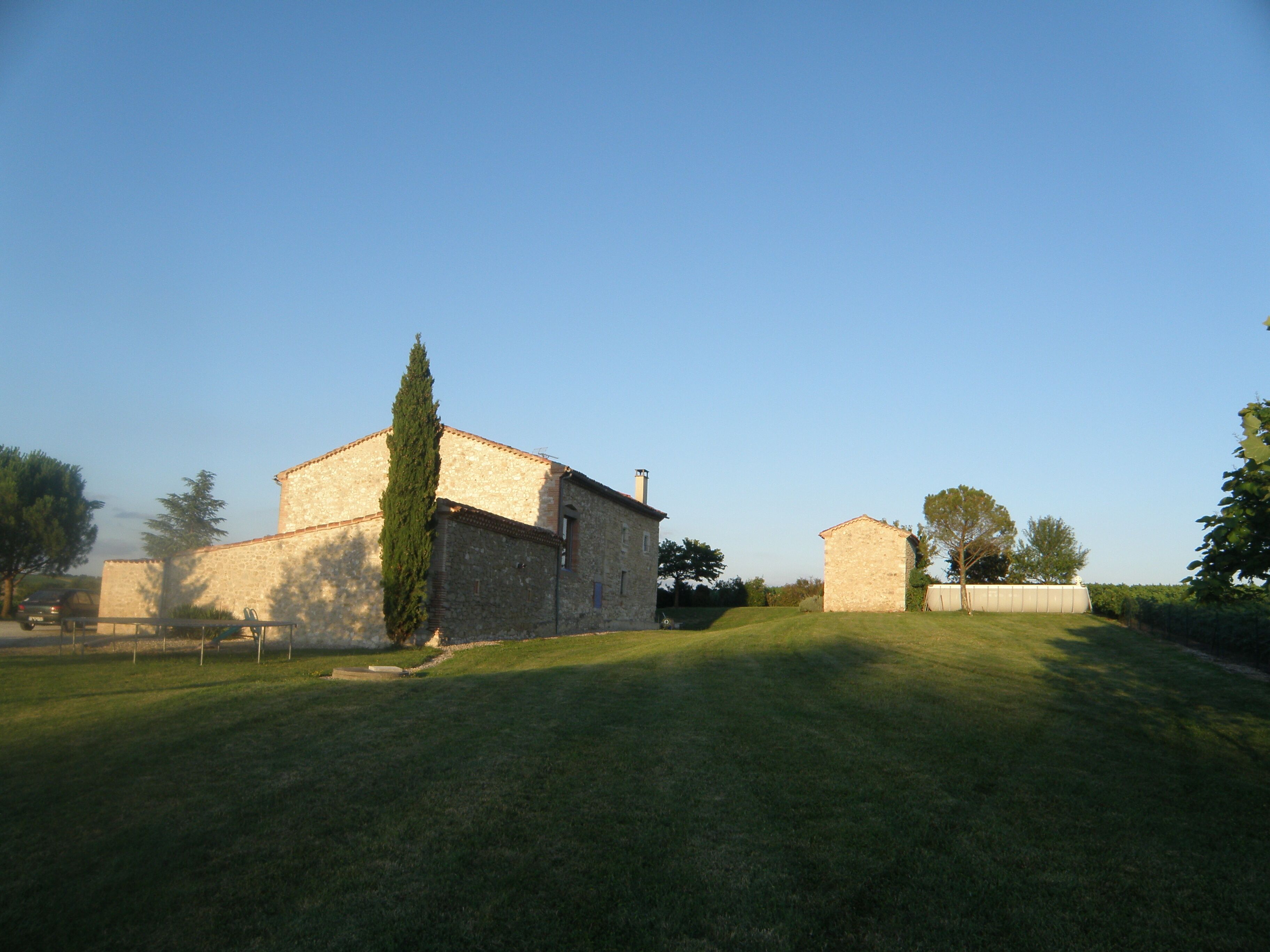 FARM WITH POOL IN A VERY QUIET