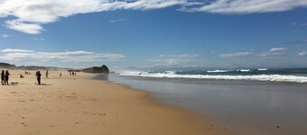 Architect-designed villa between town center and beach - Heated pool