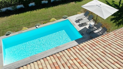 Architect-designed villa between town center and beach - Heated pool