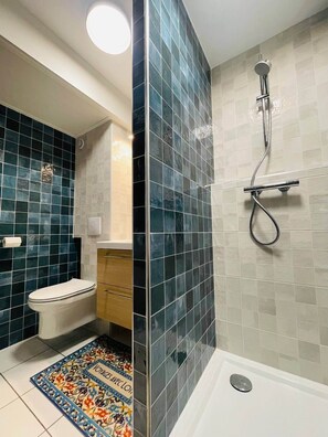 Badewanne, Haartrockner