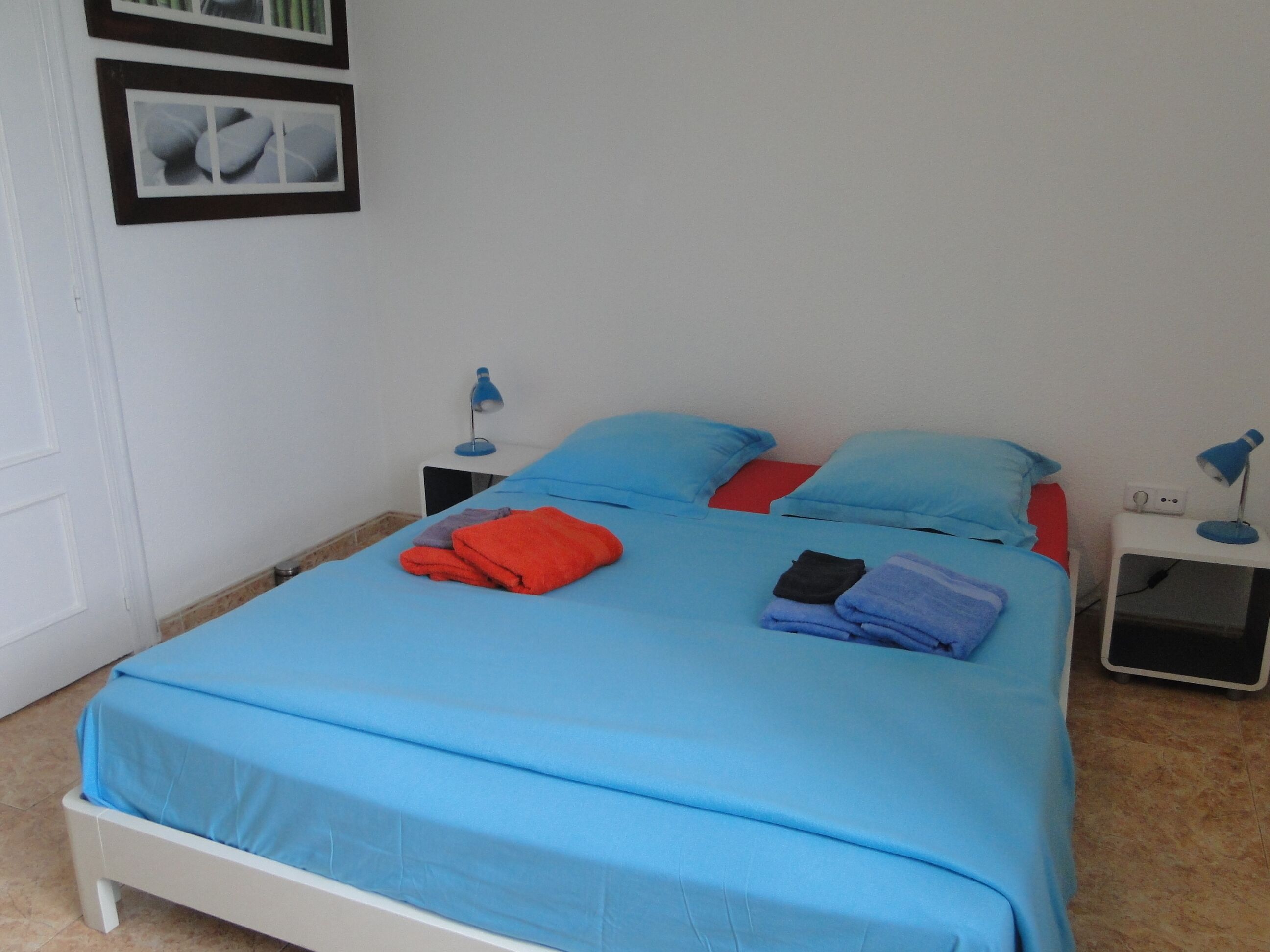 4 slaapkamers, een strijkplank/strijkijzer, reisbedje, gratis wifi