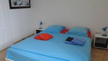 4 slaapkamers, een strijkplank/strijkijzer, reisbedje, gratis wifi