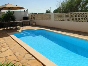 Pool - Detached villa, private pool and internet within 10 minutes walk to the beach (Vinaros)