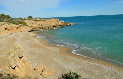 Detached villa, private pool and internet within 10 minutes walk to the beach