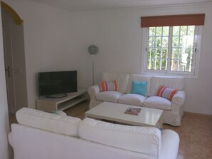 Smart TV, stereo - Detached villa, private pool and internet within 10 minutes walk to the beach (Vinaros)