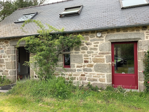 Traditional Breton farmhouse with garden, wood-burning stove and sauna