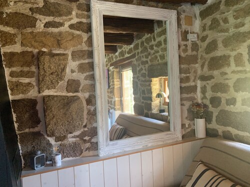 Longère traditionnelle bretonne tout confort avec jardin, poêle à bois et sauna