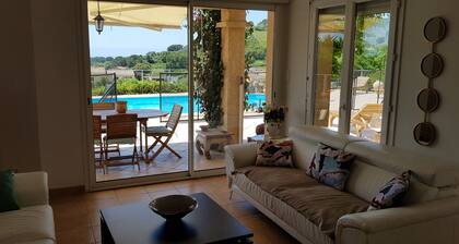 Magnifique villa avec piscine et jardin arboré