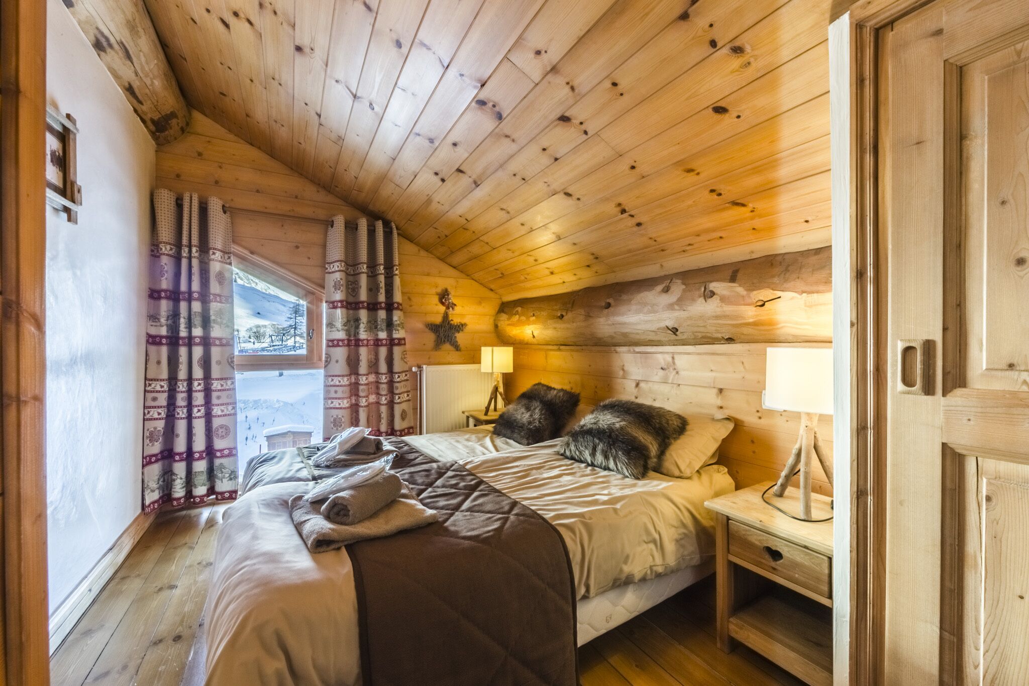 5 makuuhuonetta, silitysrauta/-lauta, ilmainen Wi-Fi, vuodevaatteet