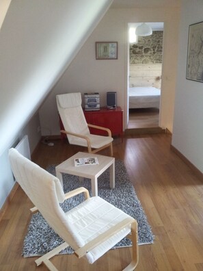 3 chambres, coffres-forts dans les chambres, fer et planche à repasser