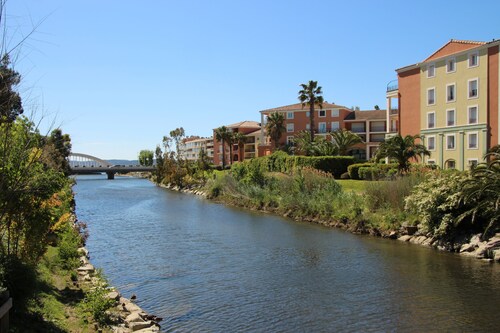 Angenehme T3-Wohnung in ruhiger Luxusresidenz mit Swimmingpool